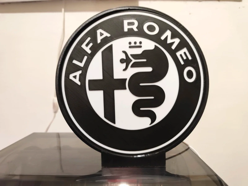 Alfa Romeo preto e branco — imagem 6